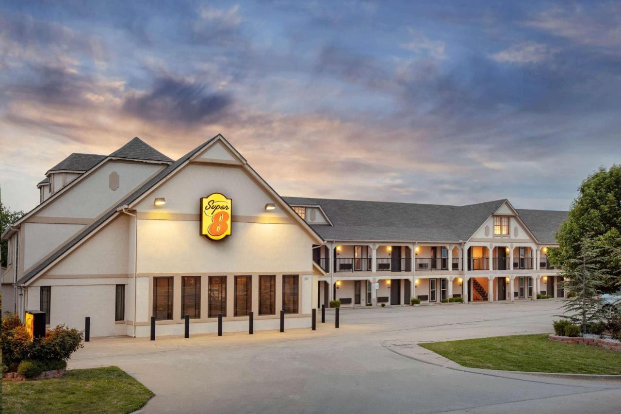 Super 8 By Wyndham City Of Moore Exterior photo